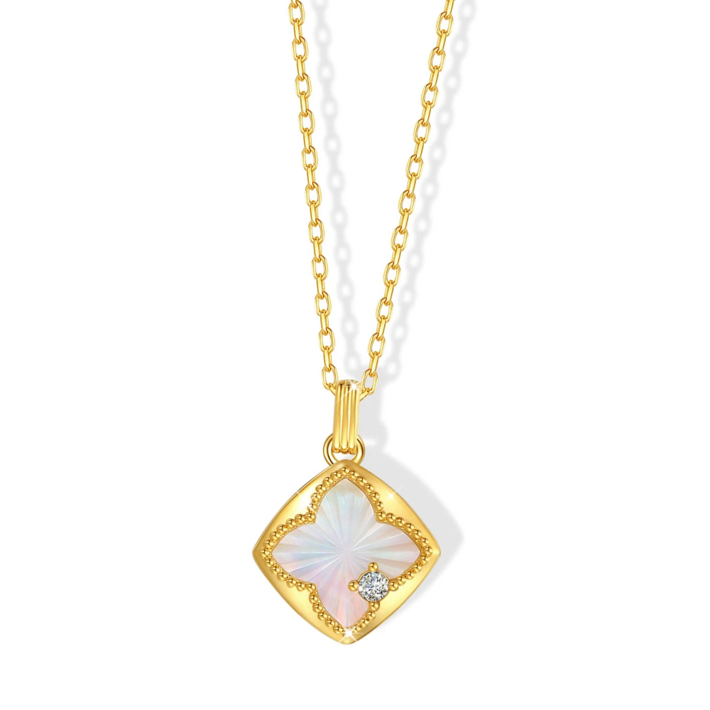 18 Carat Gold Clover Necklace