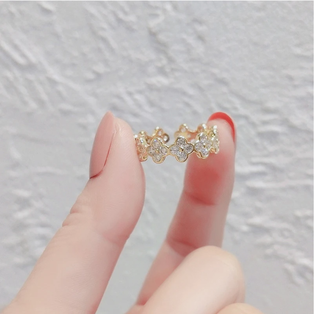 Rhinestone Clover Ring - Image 3
