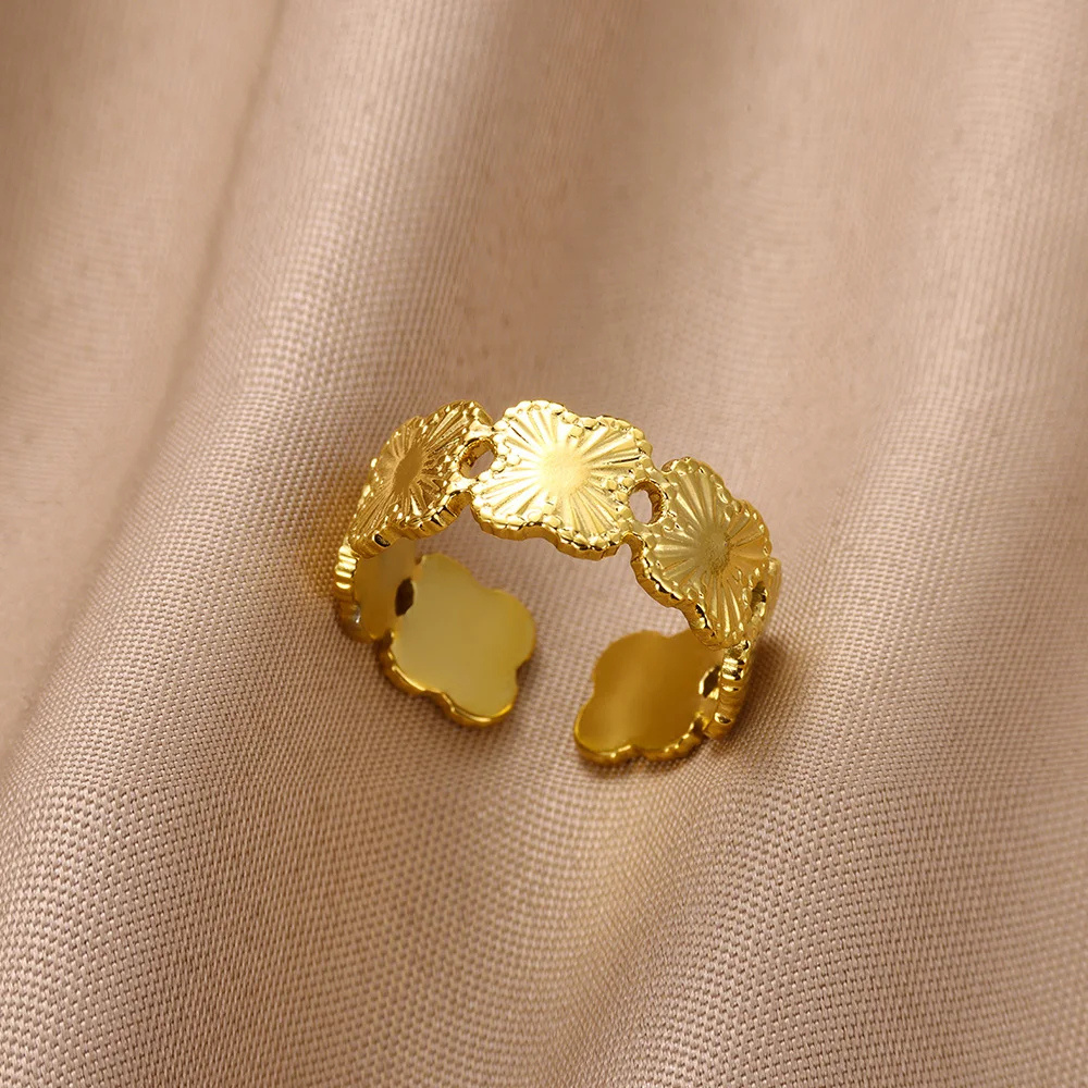 Golden Clover Ring - Image 2