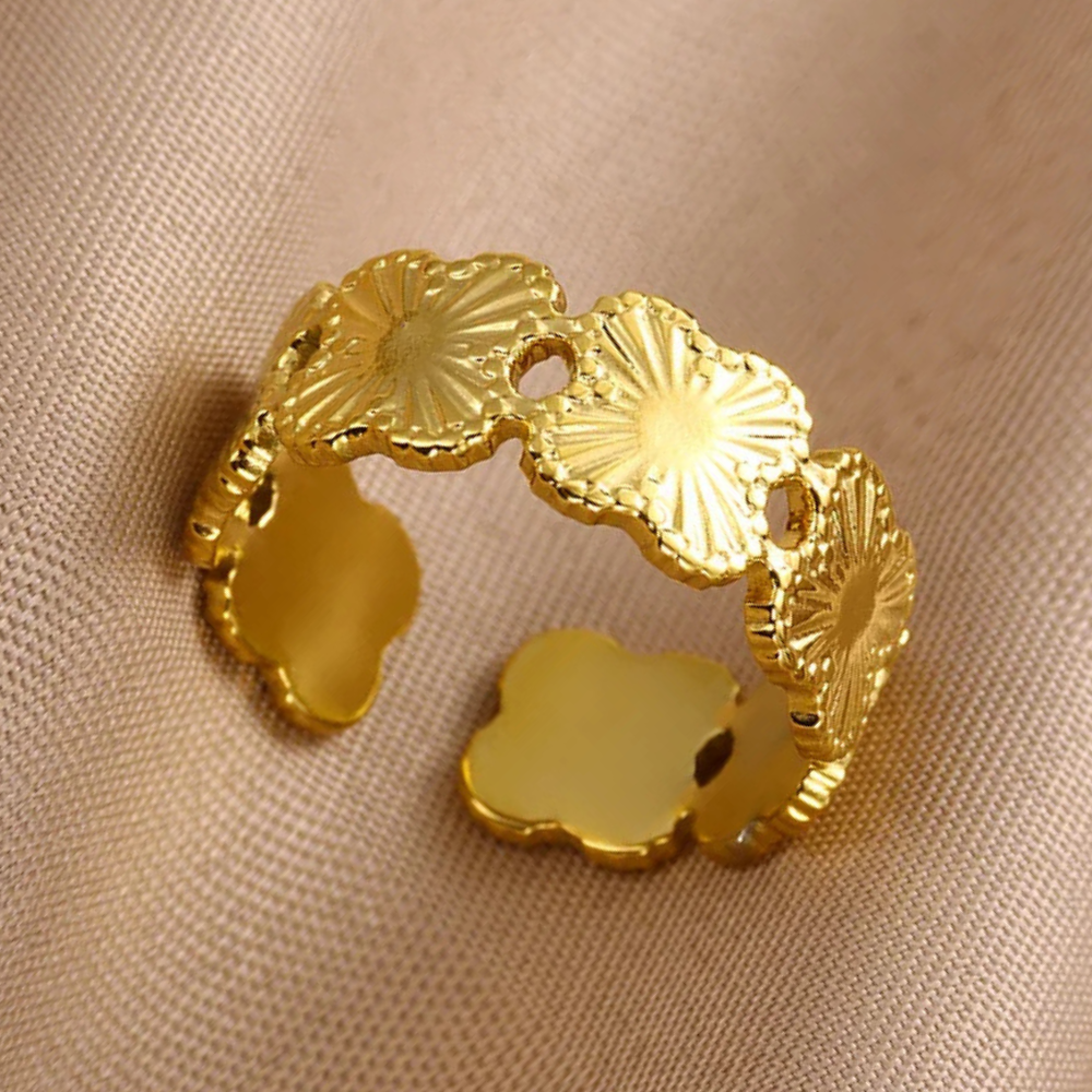 Golden Clover Ring - Image 3
