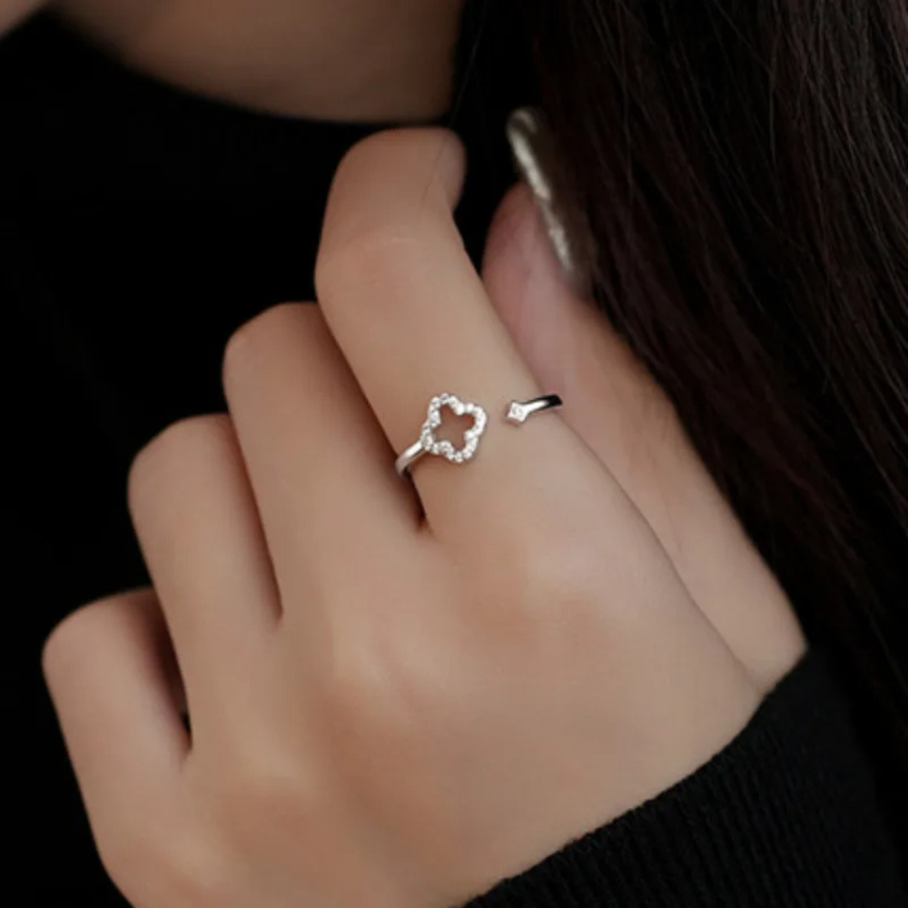 Silver Clover Ring - Image 2