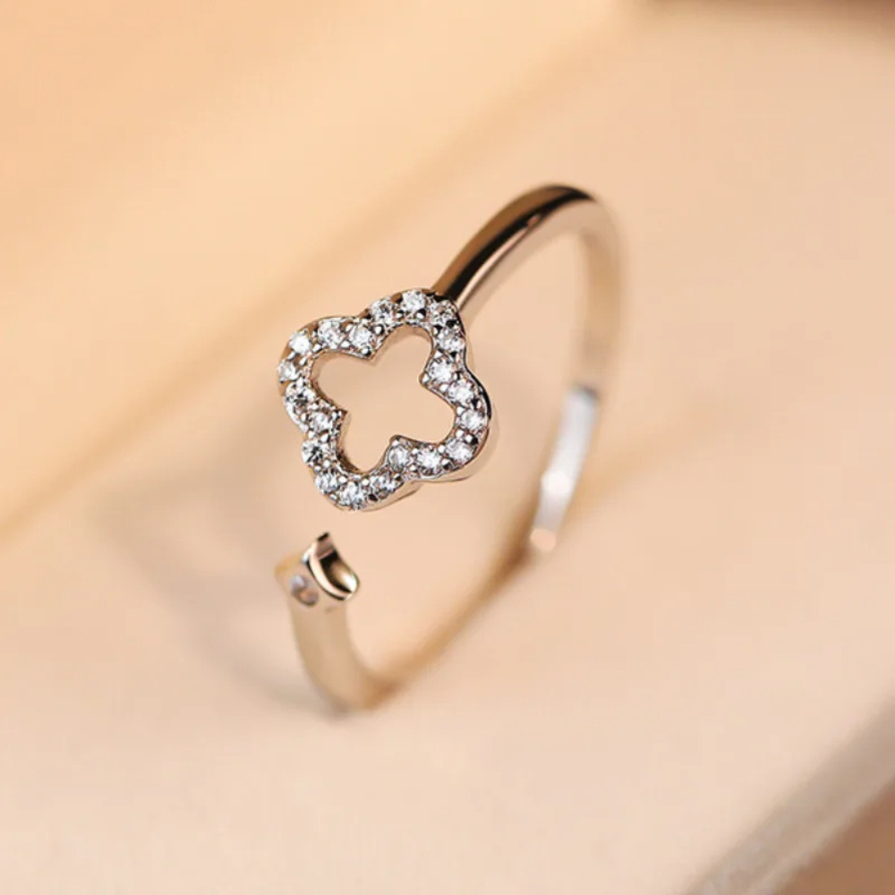 Silver Clover Ring - Image 3