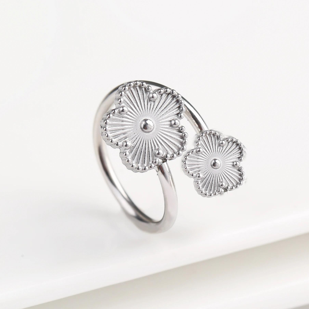 Clover Shape Ring - Image 4