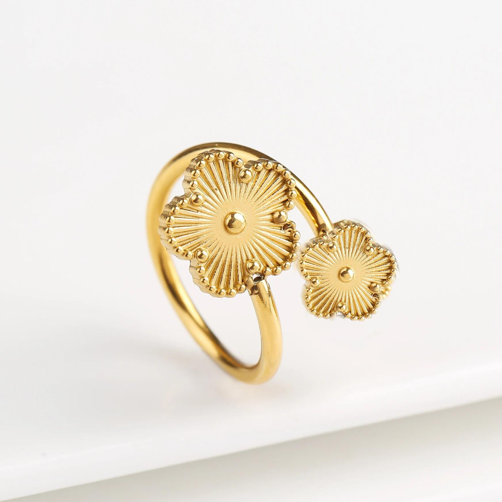 Clover Shape Ring - Image 3