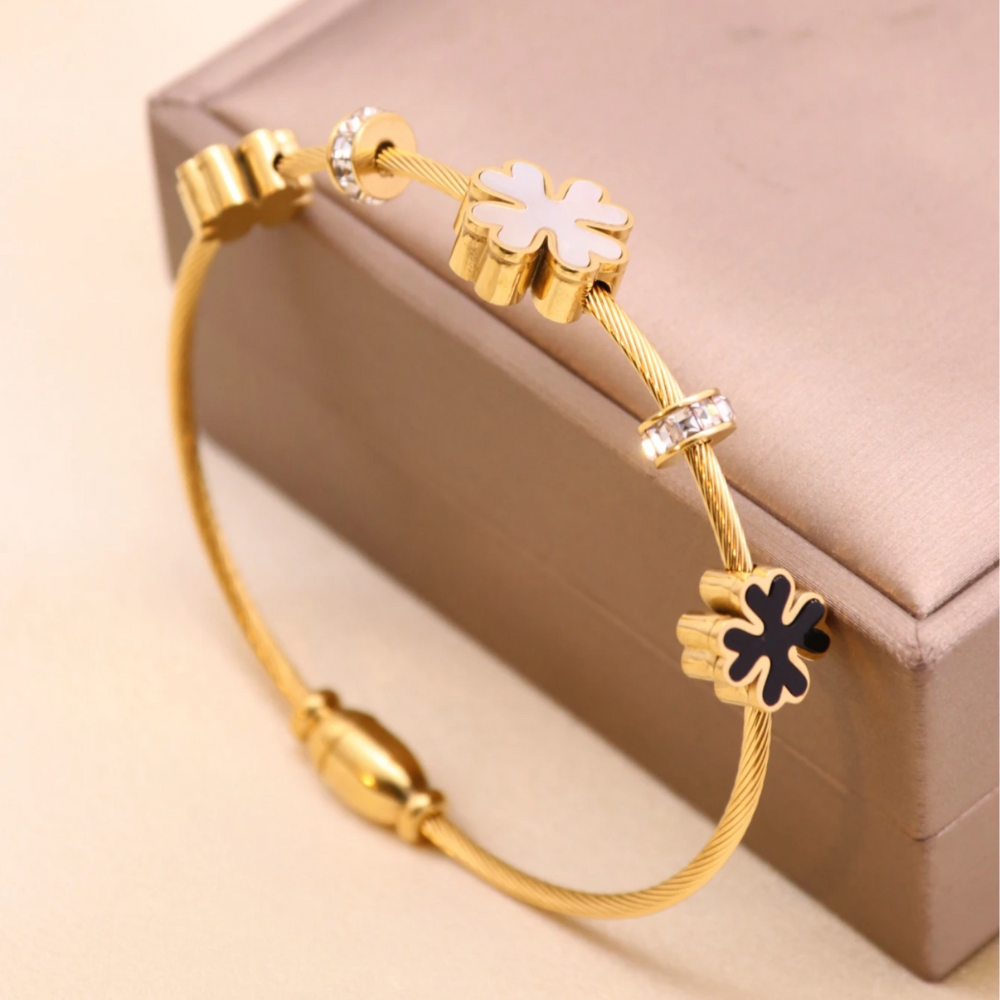 Luxury Clover Women's Bracelet - Image 3