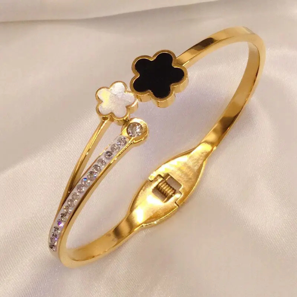 Nola Clover Bracelet - Image 3