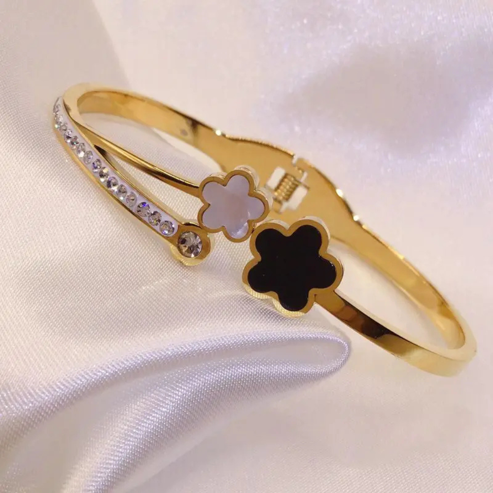 Nola Clover Bracelet - Image 4