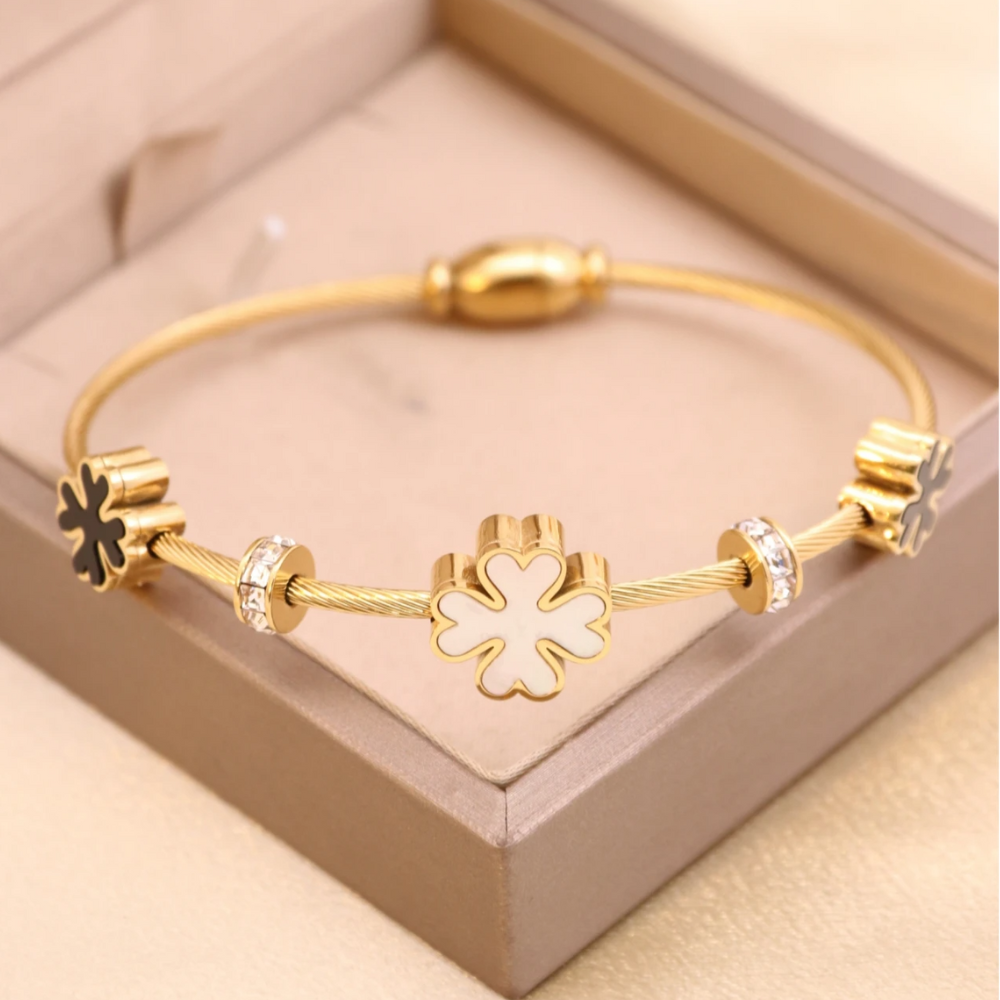 Luxury Clover Women's Bracelet - Image 5
