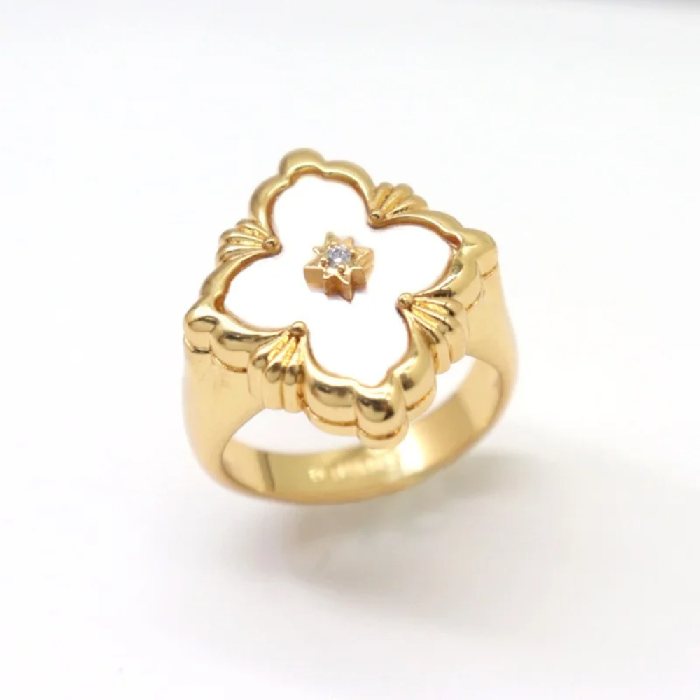 Clover Design Ring