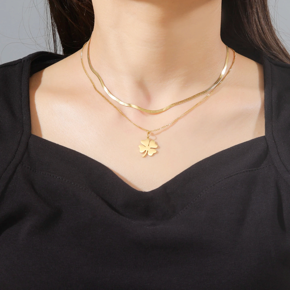 Clover Motif Necklace - Image 3