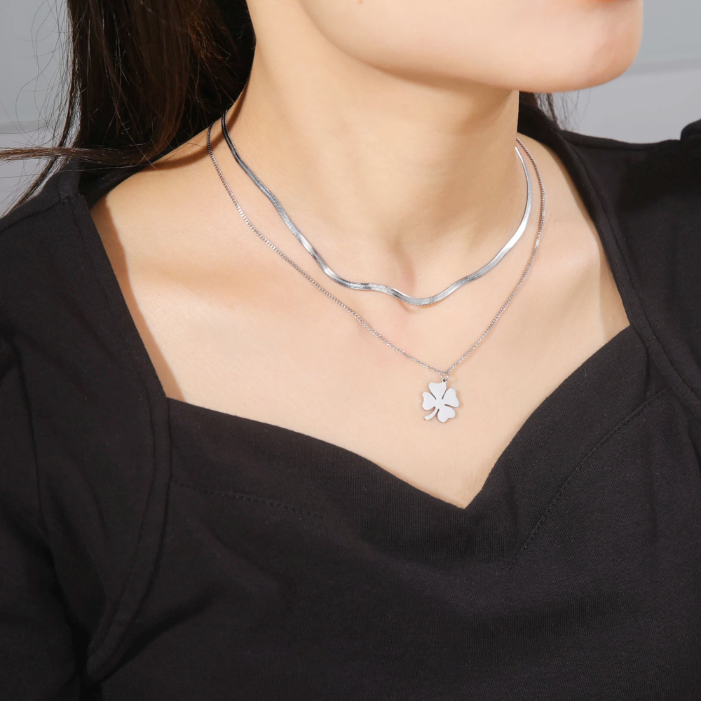 Clover Motif Necklace - Image 4