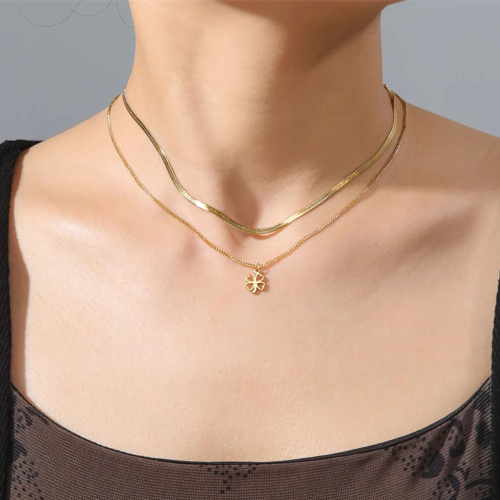 Clover Design Necklace - Image 3