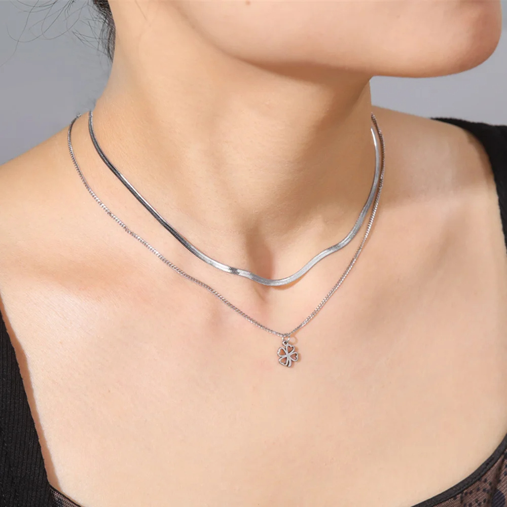 Clover Design Necklace - Image 4