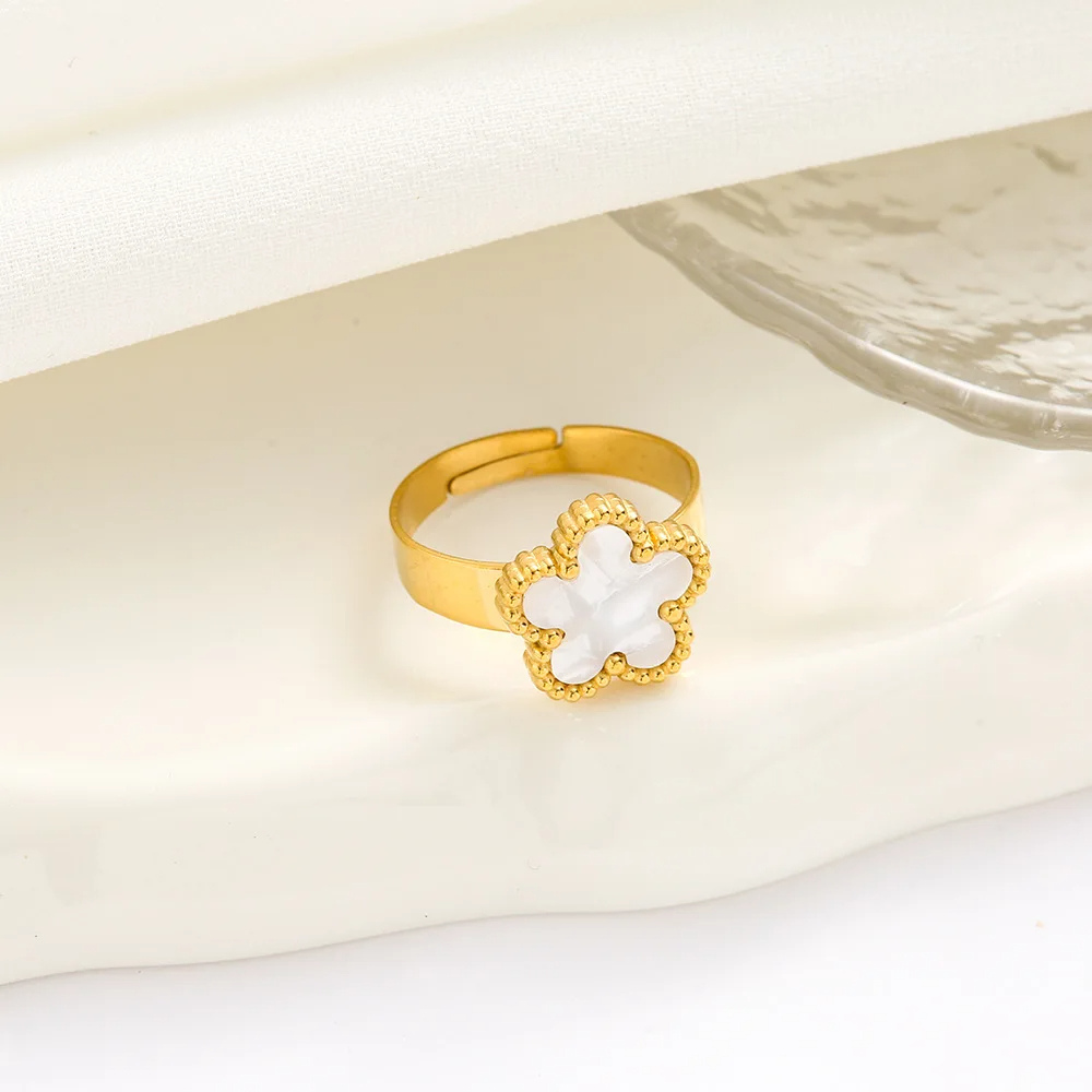 Color Clover Ring