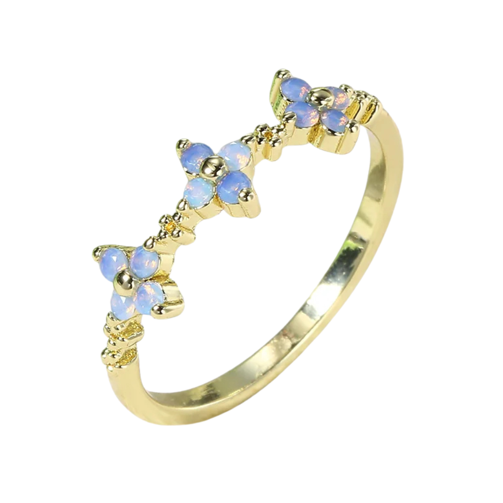Elegant Clover Ring