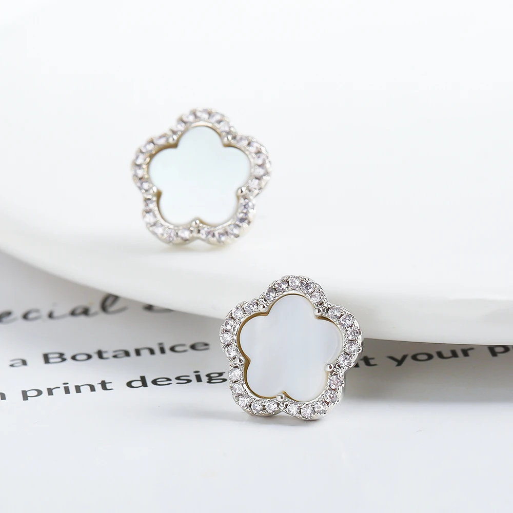 Lili Clover Earrings