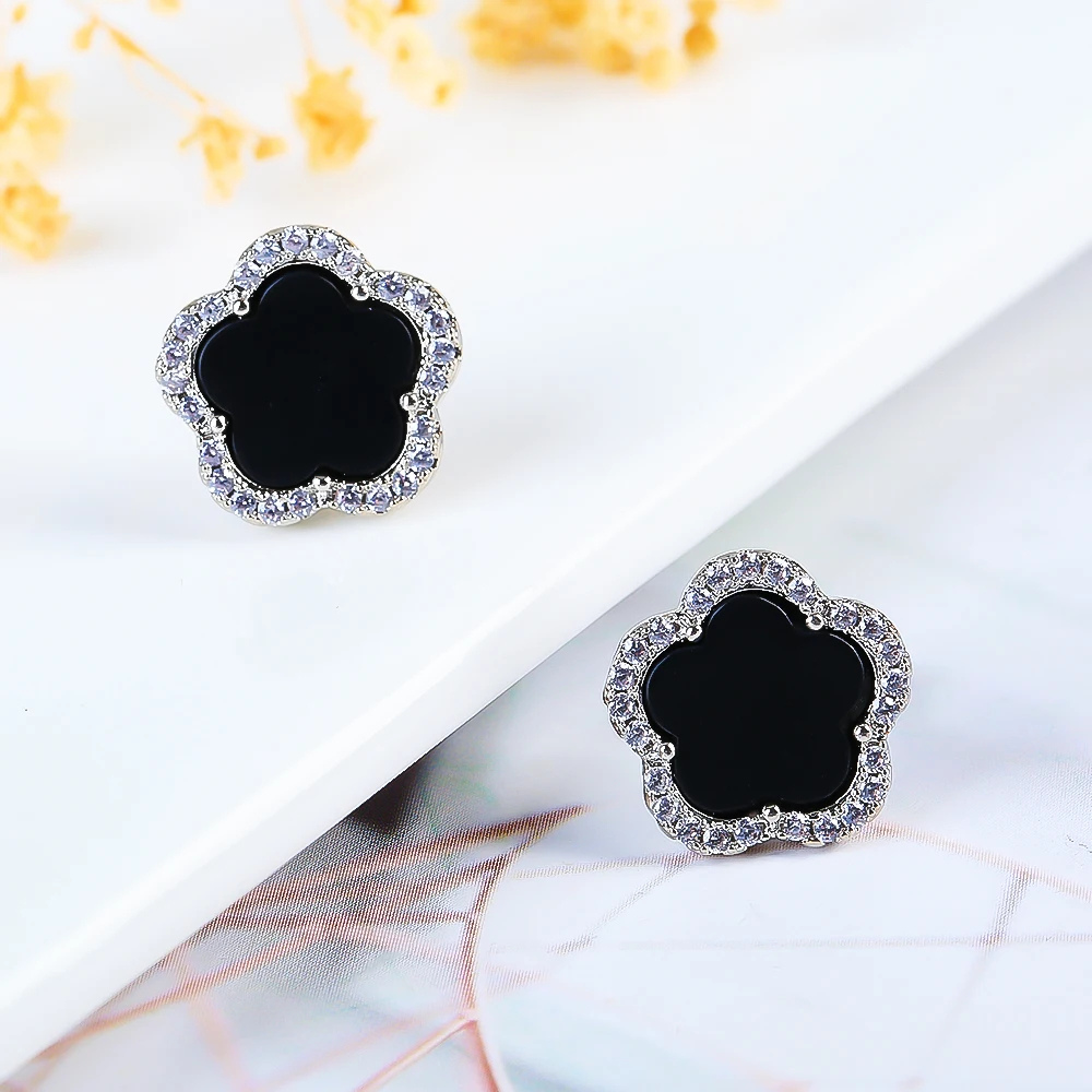 Lili Clover Earrings