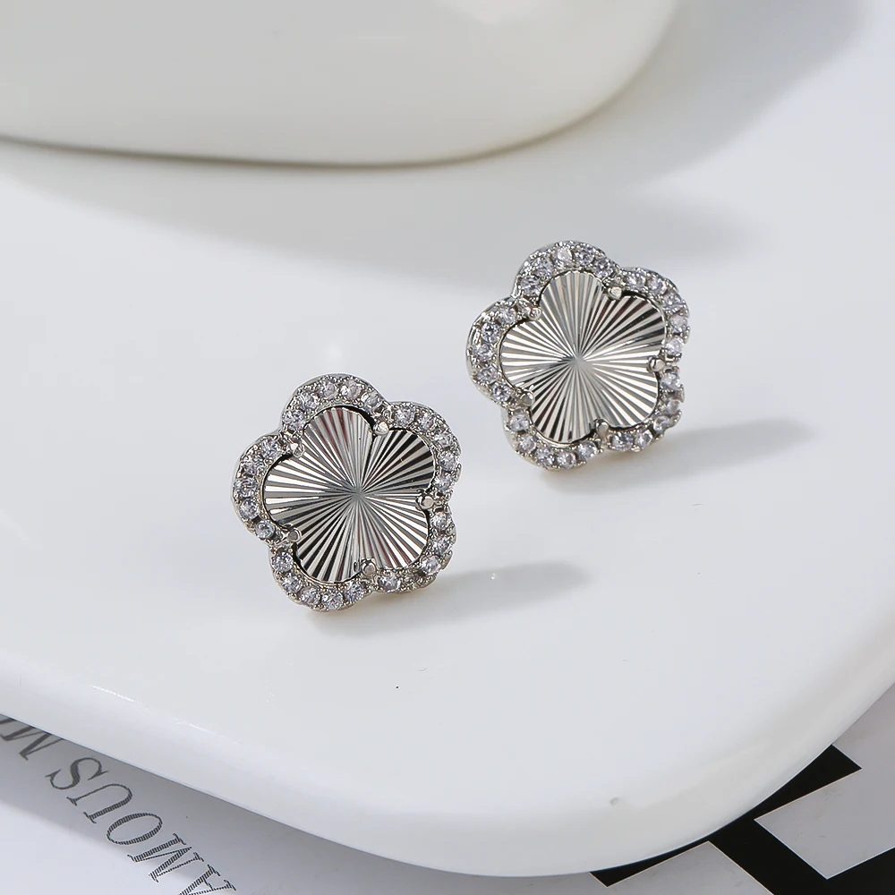 Lili Clover Earrings