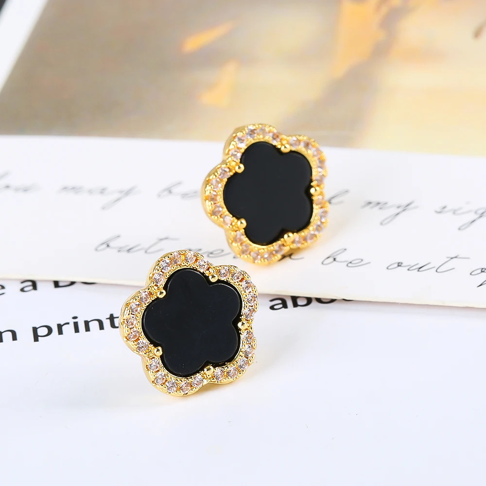 Lili Clover Earrings