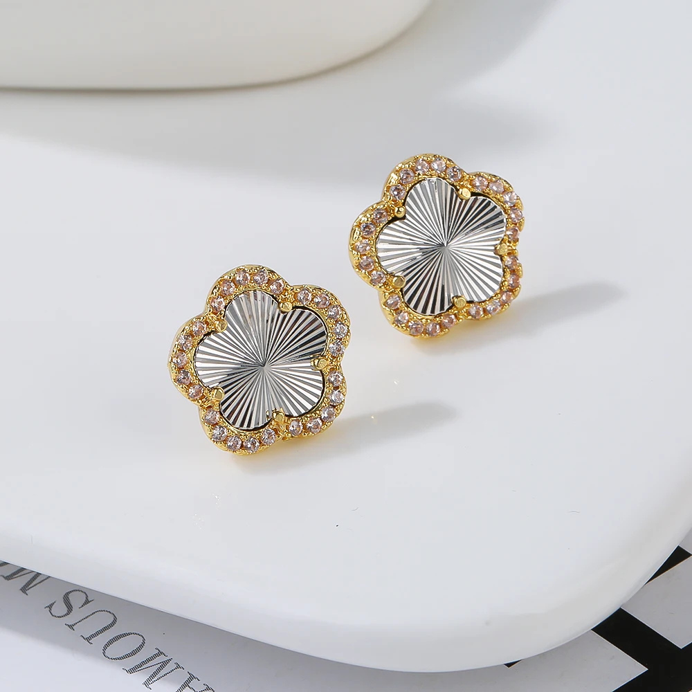 Lili Clover Earrings