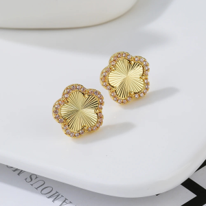 Lili Clover Earrings