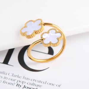 Ring with Clover