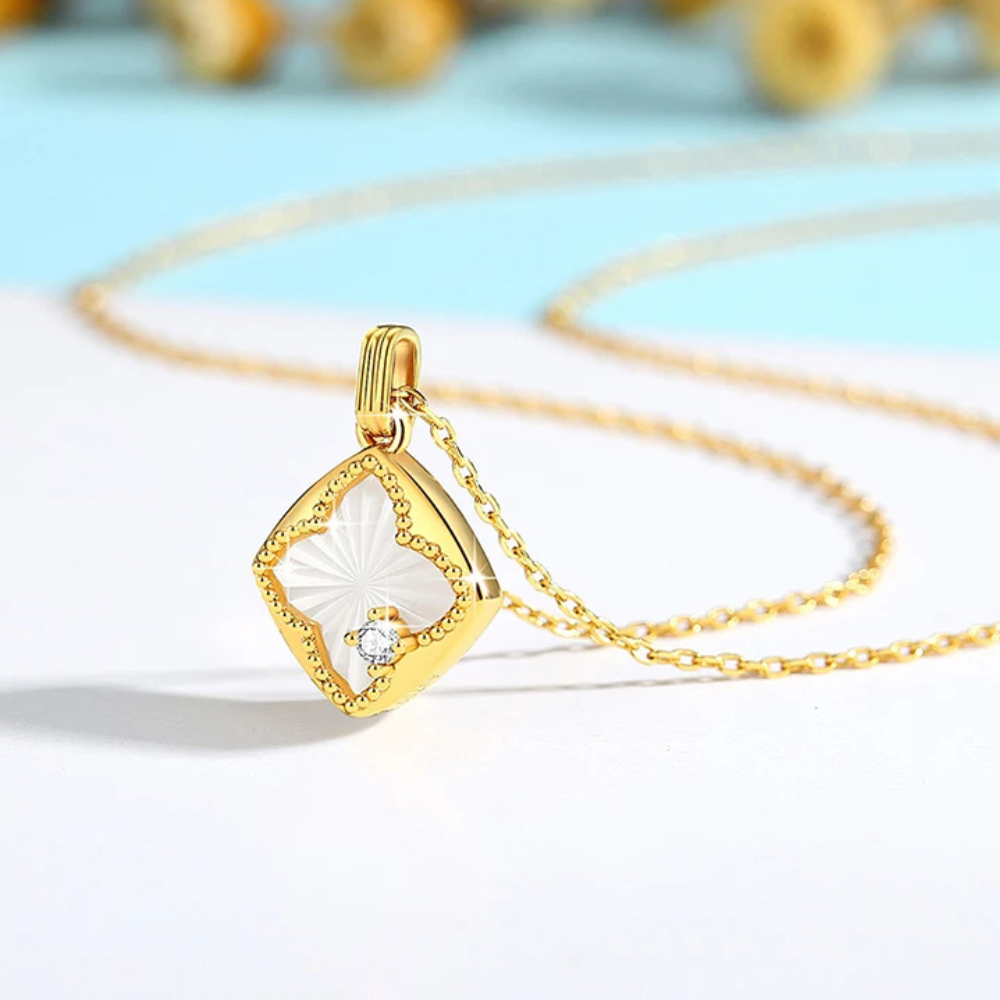 18 Carat Gold Clover Necklace - Image 3