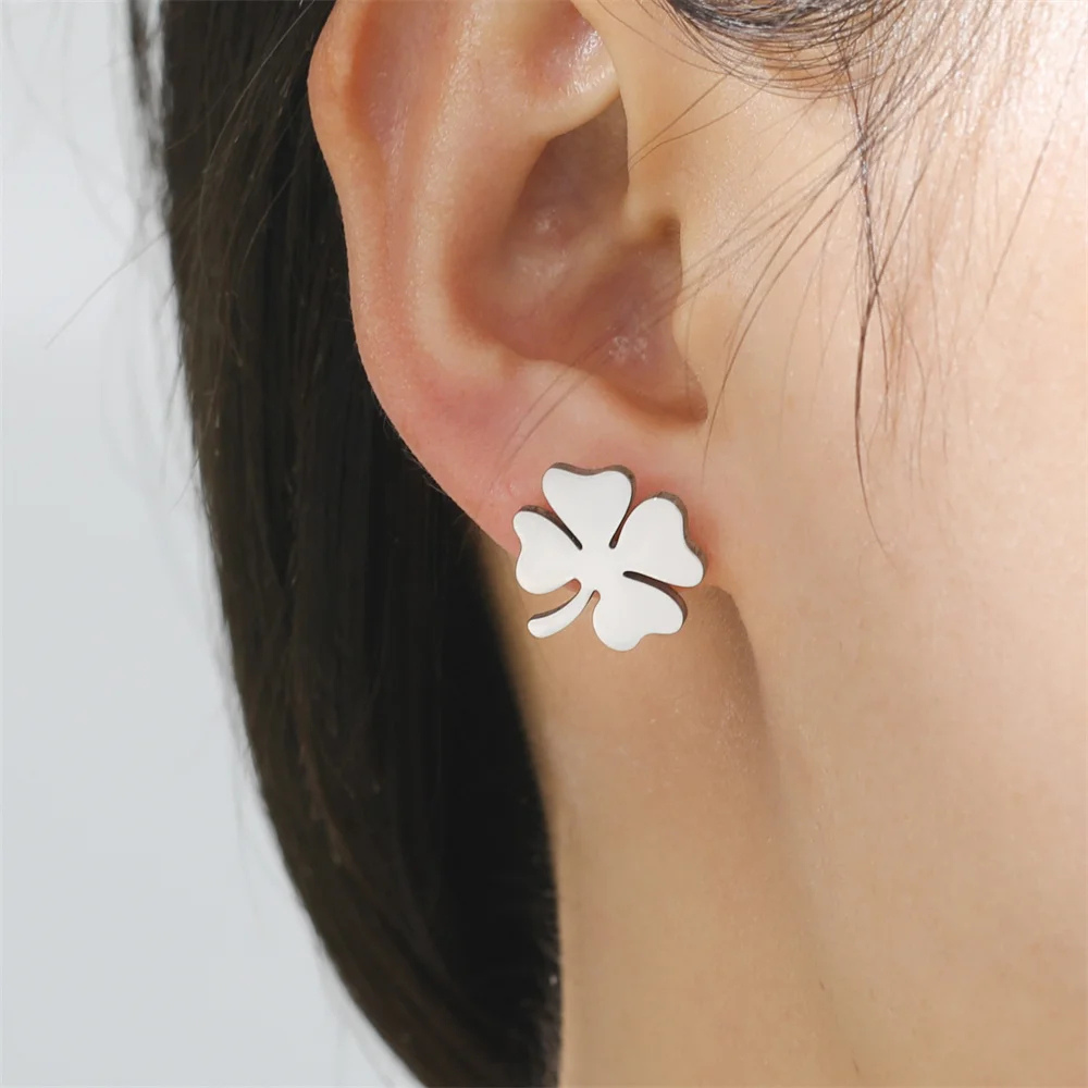 Silver 4 Leaf Clover Earring - Image 2
