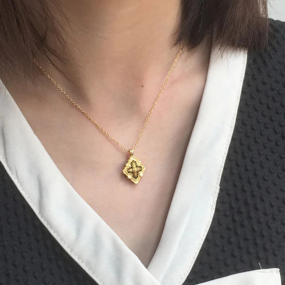 Reversible Clover Necklace - Image 12