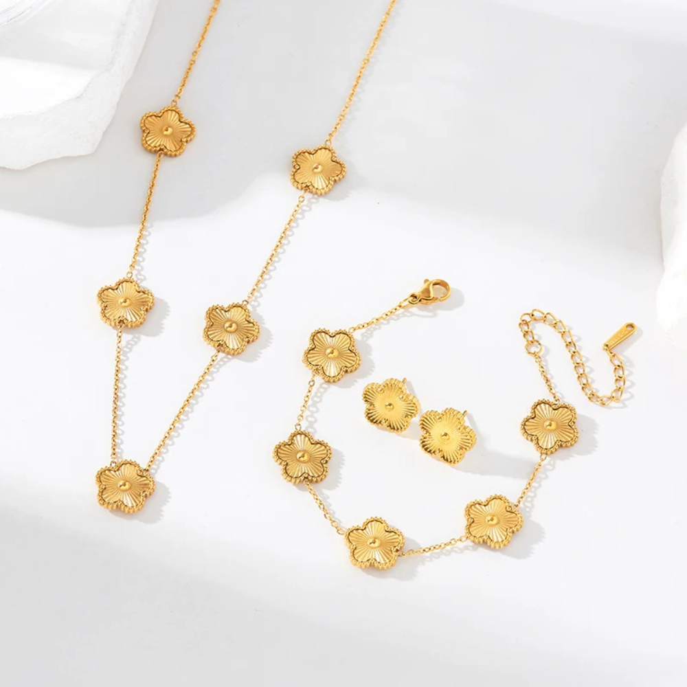 Five Clover Gold Necklace - Image 4