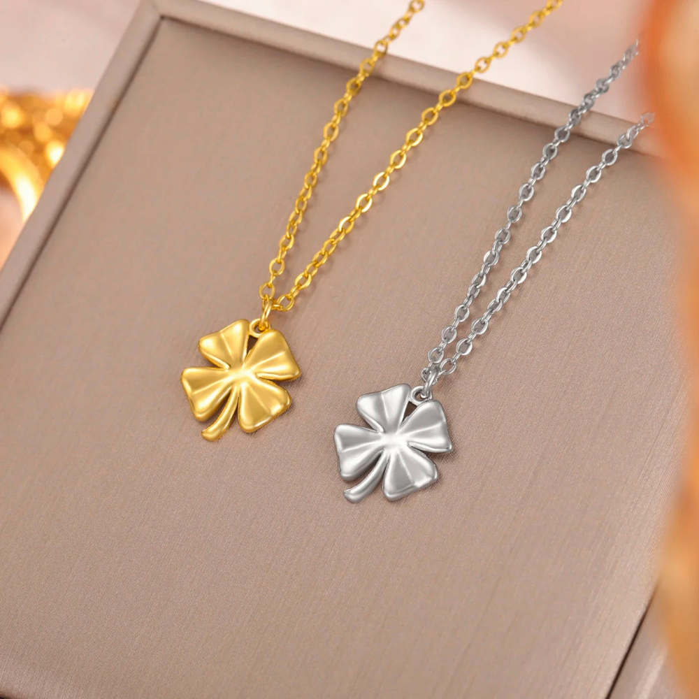 Elegant Clover Necklace - Image 5