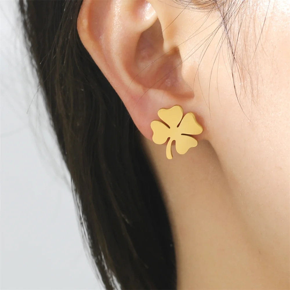 Gold 4 Leaf Clover Earring - Image 2