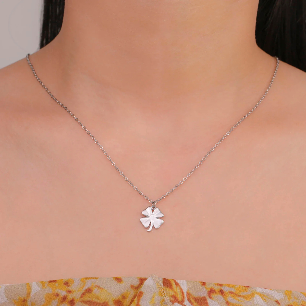 Elegant Clover Necklace - Image 4